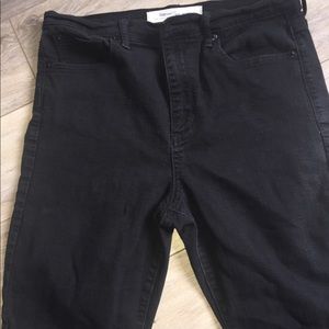 GAP Pants - Black GAP true skinny, super high rise leggings! GAP Pants - Black GAP true skinny, super high rise leggings!